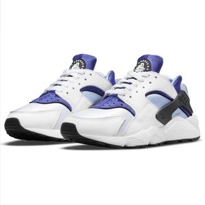Nike Air Huarache Sneaker Women’s 5